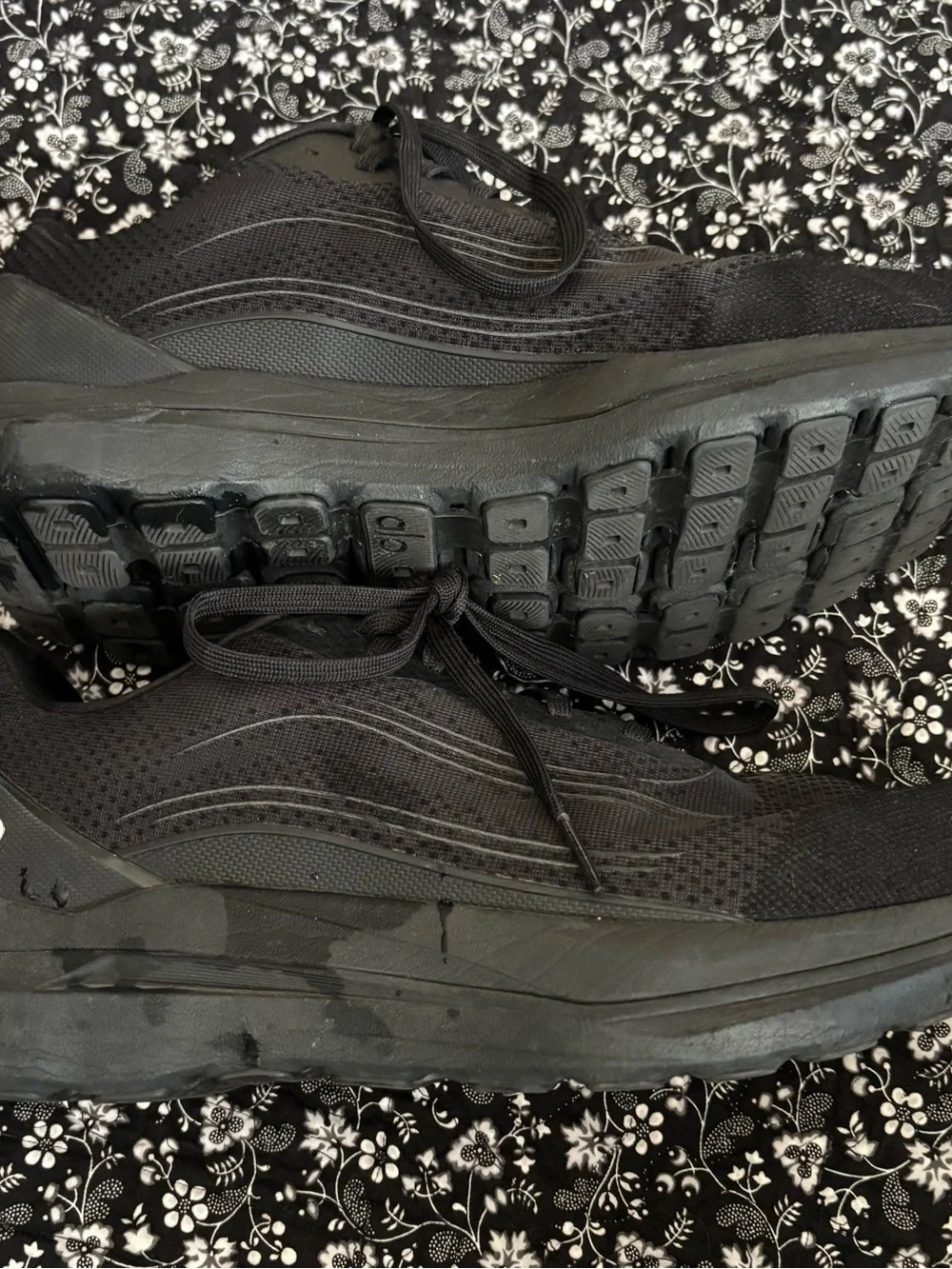 ALO Yoga Men's Black Low-Profile Athletic Sneakers